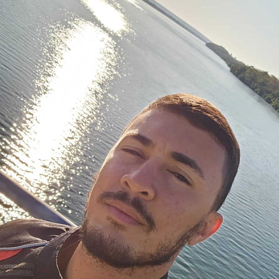 Jovem fica em coma, perde memória e esquece da família após atropelar em animal solto em pista: ‘muito difícil’