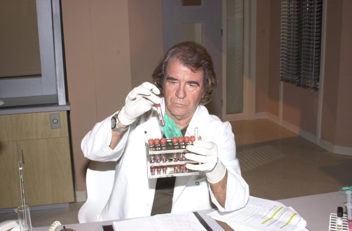juca-de-oliveira-em-o-clone-2001.-gianne-carvalho-globo