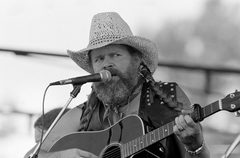 David Allan Coe, que escreveu ‘Take This Job and Shove It’ e outros sucessos da música country, morre aos 86 anos