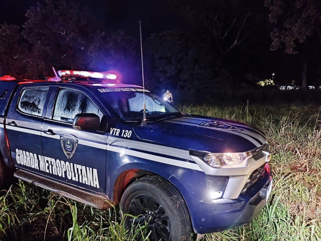 Homem é encontrado morto em matagal com sinais de golpes na cabeça