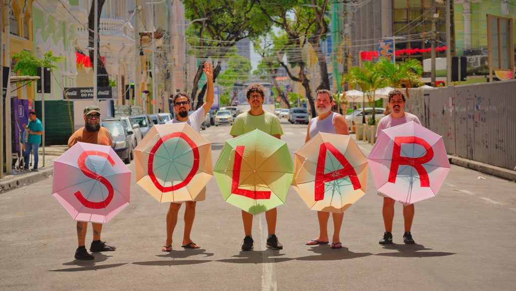 Grupo Mombojó agrega Letrux, Laetitia Sadier, Hervé Salters, Anthony Malka e Domenico Lancellotti no álbum ‘Solar’