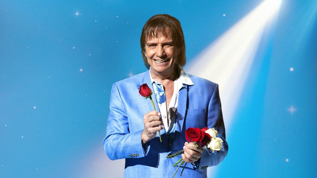 Aos 85 anos, Roberto Carlos merece todas as flores em vida
