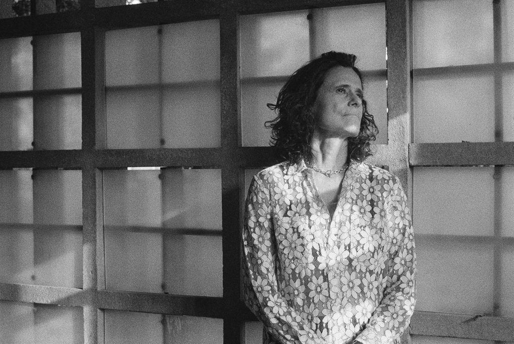 Zélia Duncan alinha parcerias com Ná Ozzetti, Alberto Continentino, Lenine e Pedro Luís no álbum ‘Agudo grave’