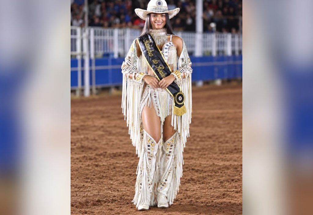 Ex-rainha de rodeio morta após raio é enterrada no dia do aniversário da irmã: ‘Não imaginávamos perder ela assim’